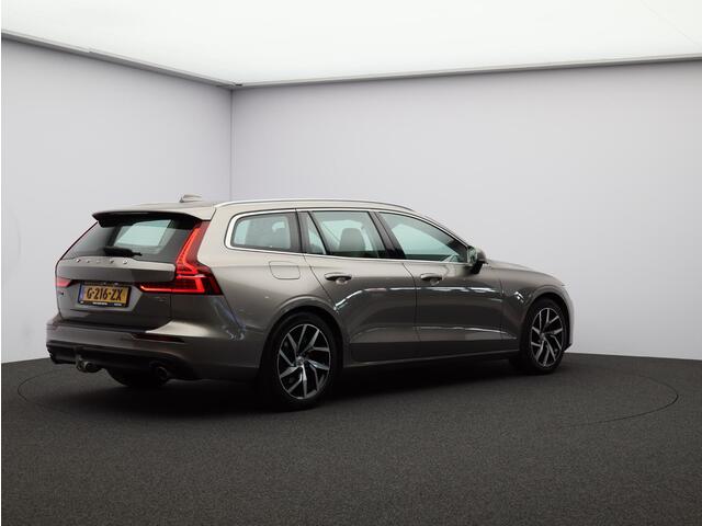 Volvo V60 2.0 T4 Momentum Pro / Trekhaak / Adapt. cruise / CarPlay / Park assist v+a+camera