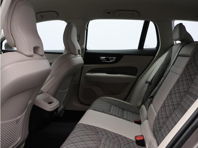 Volvo V60 2.0 T4 Momentum Pro / Trekhaak / Adapt. cruise / CarPlay / Park assist v+a+camera