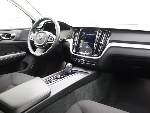 Volvo V60 B3 177pk Automaat Business Pro / Head-up / ACC / BLIS / 19'' / Standkachel / Stoel + Stuurw. verwarming / Keyless / DAB / PDC + Camera /