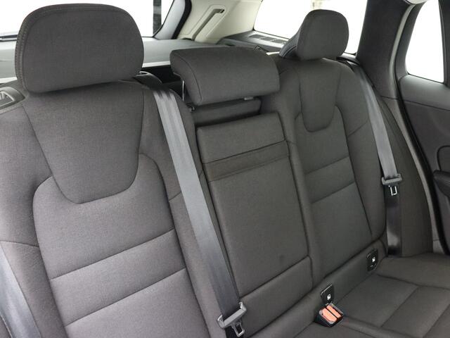 Volvo V60 B3 177pk Automaat Business Pro / Head-up / ACC / BLIS / 19'' / Standkachel / Stoel + Stuurw. verwarming / Keyless / DAB / PDC + Camera /