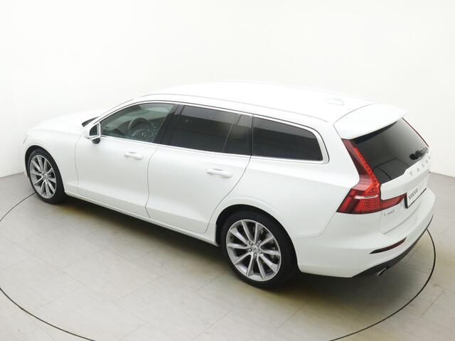 Volvo V60 B3 177pk Automaat Business Pro / Head-up / ACC / BLIS / 19'' / Standkachel / Stoel + Stuurw. verwarming / Keyless / DAB / PDC + Camera /