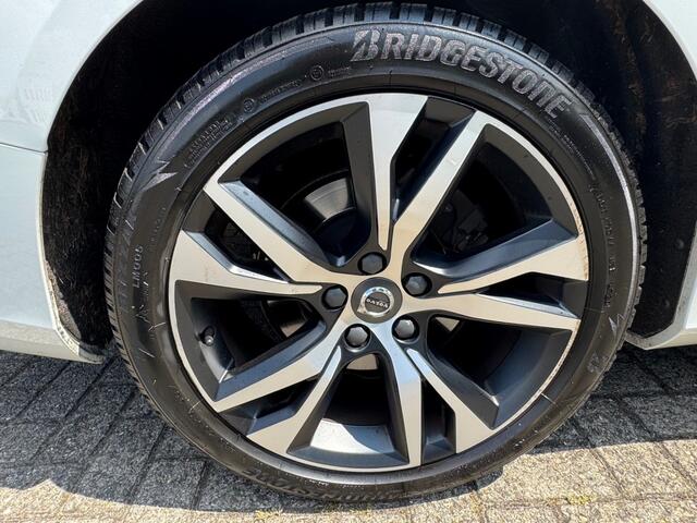 Volvo V60 2.0 B3 Autom. Advantage + Camera + Nav + D -glas + 18 inch Lmv - 2021