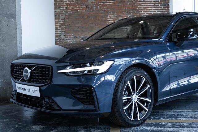 Volvo V60 T6 Plug-in hybrid AWD Plus Dark | Panoramadak | 360° parkeercamera | Parkeersensoren voor + achter | Harman Kardon premium audio | Google infotainment | Stoelverwarming | Stuurwielverwarming | Parkeerverwarming | BLIS | Adaptive cruise control |