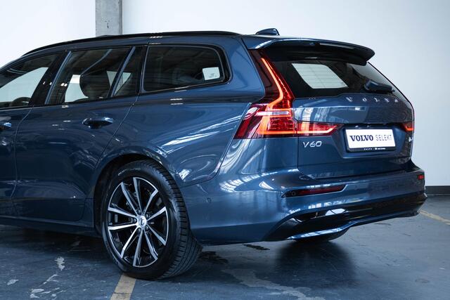 Volvo V60 T6 Plug-in hybrid AWD Plus Dark | Panoramadak | 360° parkeercamera | Parkeersensoren voor + achter | Harman Kardon premium audio | Google infotainment | Stoelverwarming | Stuurwielverwarming | Parkeerverwarming | BLIS | Adaptive cruise control |