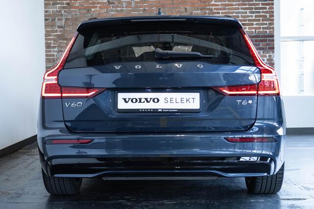 Volvo V60 T6 Plug-in hybrid AWD Plus Dark | Panoramadak | 360° parkeercamera | Parkeersensoren voor + achter | Harman Kardon premium audio | Google infotainment | Stoelverwarming | Stuurwielverwarming | Parkeerverwarming | BLIS | Adaptive cruise control |