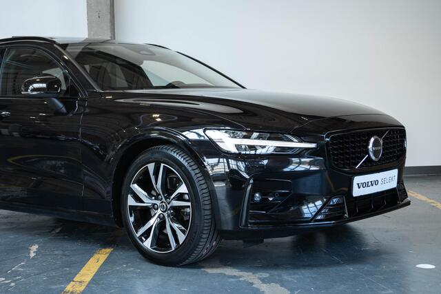 Volvo V60 B4 Plus Dark | Adaptive cruise control | Panoramadak | Electrische wegklapbare trekhaak | Stoelverwarming | Parkeercamera | Parkeersensoren voor + achter | Stuurwielverwarming | Google infotainment