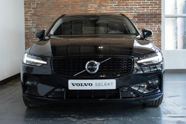 Volvo V60 B4 Plus Dark | Adaptive cruise control | Panoramadak | Electrische wegklapbare trekhaak | Stoelverwarming | Parkeercamera | Parkeersensoren voor + achter | Stuurwielverwarming | Google infotainment