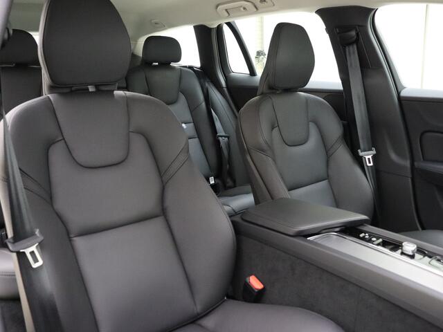 Volvo V60 B4 211pk Plus Dark / Elektr. Trekhaak / Elektr. Stoelen / Adapt. Cruise / Keyless / BLIS / Stoel + Stuurw. Verwarming / Achterb. Verwarming / 18'' + All Season banden
