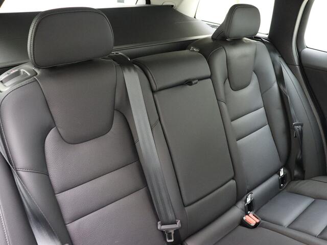 Volvo V60 B4 211pk Plus Dark / Elektr. Trekhaak / Elektr. Stoelen / Adapt. Cruise / Keyless / BLIS / Stoel + Stuurw. Verwarming / Achterb. Verwarming / 18'' + All Season banden
