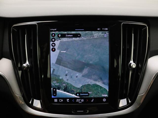 Volvo V60 B4 211pk Plus Dark / Elektr. Trekhaak / Elektr. Stoelen / Adapt. Cruise / Keyless / BLIS / Stoel + Stuurw. Verwarming / Achterb. Verwarming / 18'' + All Season banden
