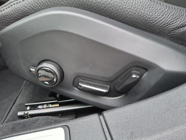 Volvo V60 B4 Plus Dark | Trekhaak | Stoel/Stuur verwarming | Leder | Elektrisch verstelbare voorstoelen met geheugenfunctie