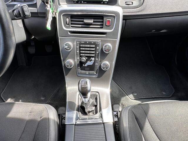 Volvo V60 2.0 T3 Momentum