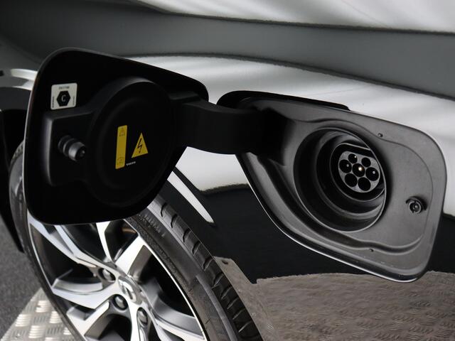 Volvo V60 2.0 T6 Plug-in hybrid AWD Plus Bright (Elek. Trekhaak / Navi / Stuur- Stoelverw. / Memory)
