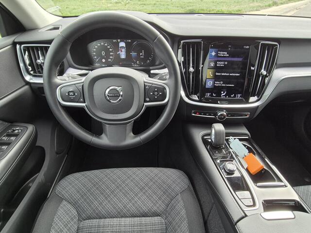 Volvo V60 2.0 T6 Recharge AWD Inscription Schuifdak / Hybride 253 pk / In absolute nieuwstaat.