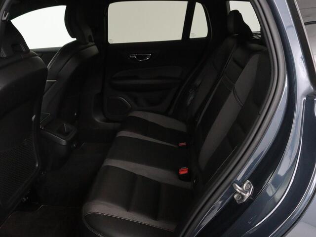 Volvo V60 2.0 T4 R Design | Stoelverwarming | Trekhaak | Carplay | Camera | Adaptive cruise | Navigatie | Full LED | 19'' lichtmetalen velgen | Memory