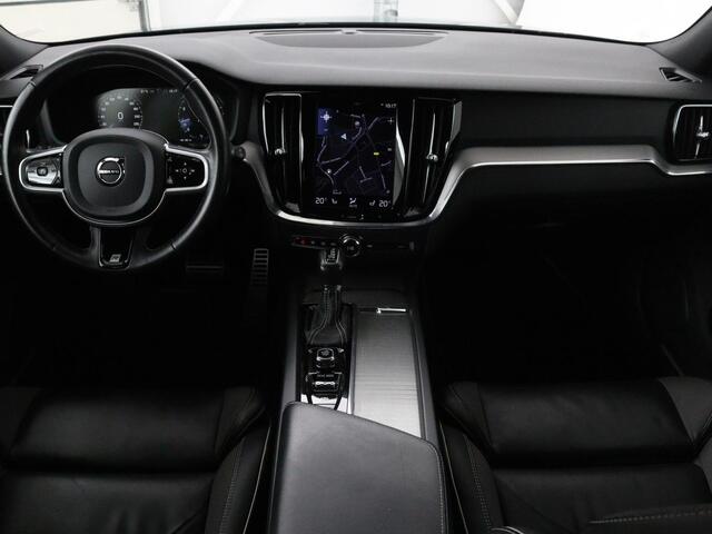 Volvo V60 2.0 T4 R Design | Stoelverwarming | Trekhaak | Carplay | Camera | Adaptive cruise | Navigatie | Full LED | 19'' lichtmetalen velgen | Memory