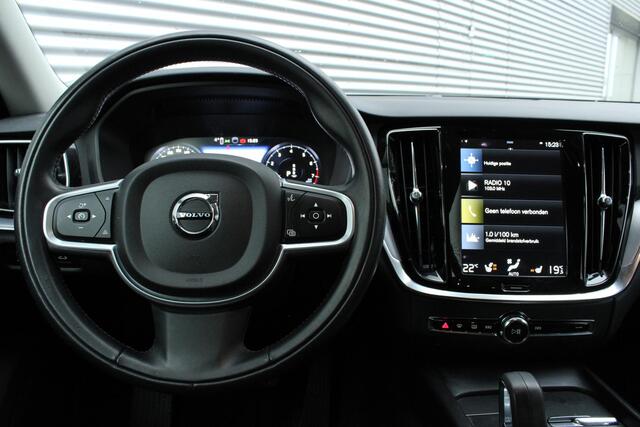 Volvo V60 B3 Mild Hybrid Momentum Advantage | Lederen Bekleding | Adaptieve Cruise Control Met Pilot Assist | Stuurverwarming | Stoelverwarming | Parkeersensoren Voor & Achter | Achteruitrijcamera | DAB+| Apple CarPlay/Android Auto | 17" Lichtmetalen Velgen | Conne
