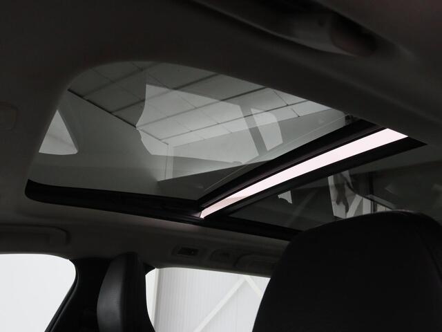 Volvo V60 2.0 D4 Momentum | 1e eigenaar | Panoramadak | Leder | Trekhaak | Stoelverwarming | Carplay | Navigatie | Full LED