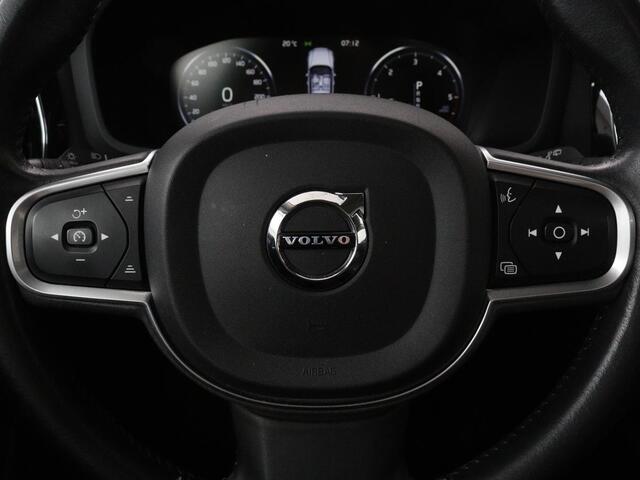 Volvo V60 2.0 D4 Momentum | 1e eigenaar | Panoramadak | Leder | Trekhaak | Stoelverwarming | Carplay | Navigatie | Full LED