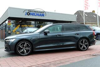volvo-v60-2.0-t8-te-awd-r-des.-trek