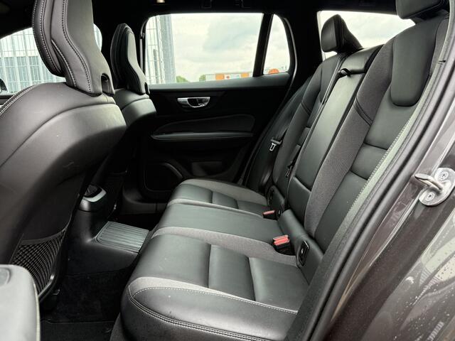 Volvo V60 2.0 T6 Plug-in hybrid AWD Plus Dark | Schuif/kantel panoramadak | 360° Camera | Stoel en stuurverwarming | Trekhaak | Adaptieve cruise control | Harman/Kardon audio | BLIS dodehoekdetectie |
