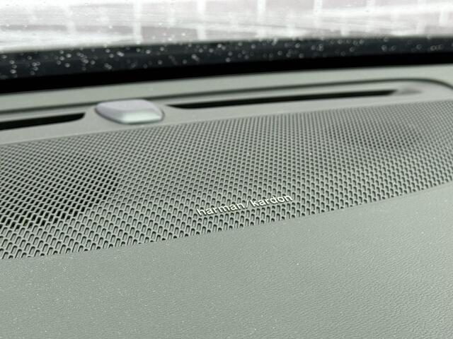 Volvo V60 2.0 T6 Plug-in hybrid AWD Plus Dark | Schuif/kantel panoramadak | 360° Camera | Stoel en stuurverwarming | Trekhaak | Adaptieve cruise control | Harman/Kardon audio | BLIS dodehoekdetectie |