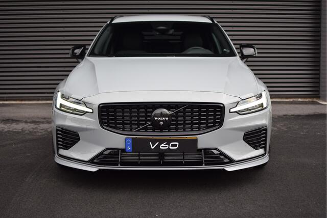 Volvo V60 T6 350pk AWD Plus Dark / Heico verlaagd / 19 inch / Stylingkit / Sportstoelen / 360 Camera / Keyless entry / Elek stoelen / H&K Audio /