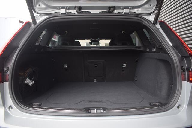 Volvo V60 T6 350pk AWD Plus Dark / Heico verlaagd / 19 inch / Stylingkit / Sportstoelen / 360 Camera / Keyless entry / Elek stoelen / H&K Audio /