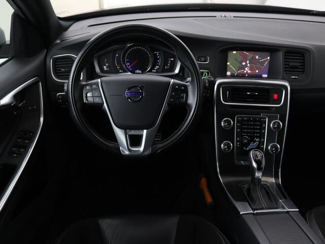 Volvo V60 1.5 T3 R-Design | Stoelverwarming | Xenon | Leder/Alcantara | Navigatie | Trekhaak | Parkeerhulp | Climate control | Cruise control