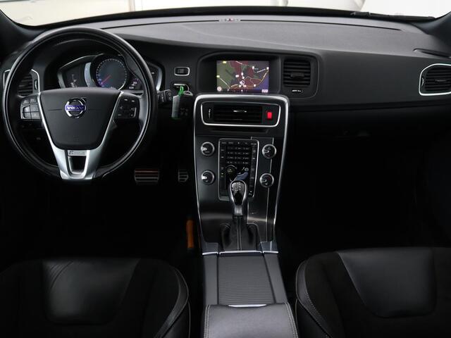 Volvo V60 1.5 T3 R-Design | Stoelverwarming | Xenon | Leder/Alcantara | Navigatie | Trekhaak | Parkeerhulp | Climate control | Cruise control