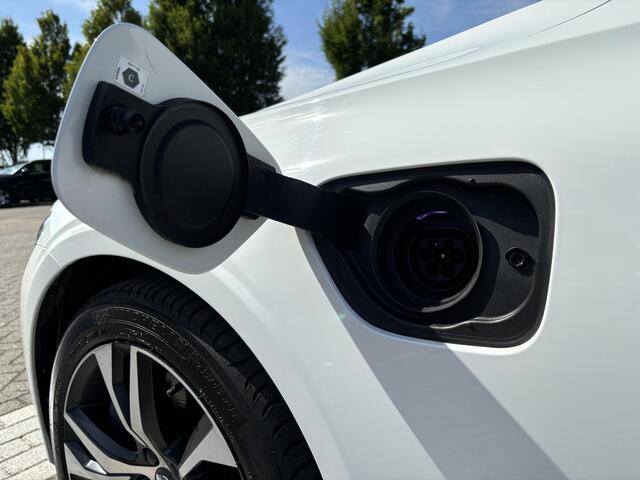 Volvo V60 T6 Plug-In Hybrid AWD R-Design | Harman/Kardon Audio | Memorystoelen | Climate Pack | ACC | Keyless Entry |