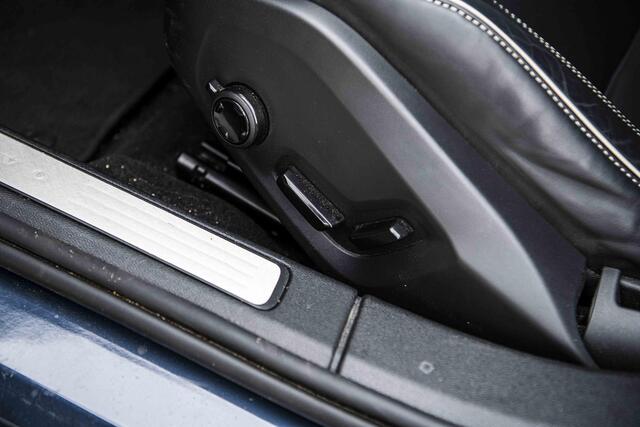 Volvo V60 2.0 B4 Plus Dark | Panorama dak | Adaptieve cruise control | Elektrisch verstelbare voorstoelen | Stoel/stuur verwarming |