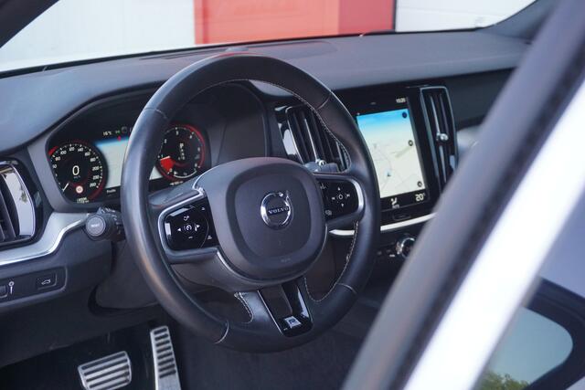 Volvo V60 2.0 D4 R-Design | Origineel NL | Leder | Camera | Black Edition |