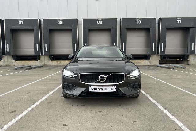 Volvo V60 2.0 B3 Essential Edition | Verwarmbare Voorstoelen | Adaptieve Cruise Control | Dodehoekdetectie Met Correctie | Verwarmbaar Stuurwiel | Parkeersensoren | Verwarmbare Achterbank | Navigatiesysteem | Keyless Start | Rijstrooksensor Met Correctie