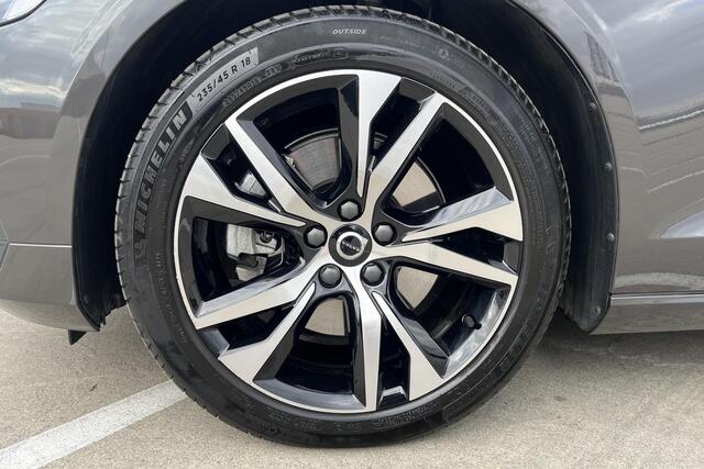 Volvo V60 2.0 B3 Essential Edition | Verwarmbare Voorstoelen | Adaptieve Cruise Control | Dodehoekdetectie Met Correctie | Verwarmbaar Stuurwiel | Parkeersensoren | Verwarmbare Achterbank | Navigatiesysteem | Keyless Start | Rijstrooksensor Met Correctie