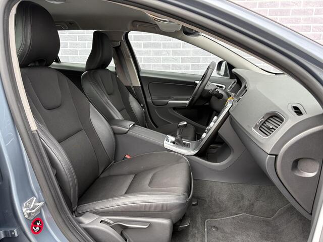 Volvo V60 T3 150 pk Nordic+ | Standkachel | Volvo on Call app | Navigatie | Park Assist achter | Verwarmbare voorstoelen