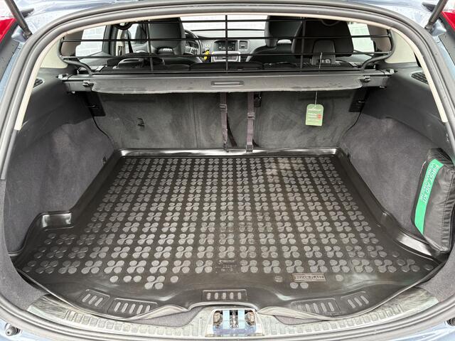 Volvo V60 T3 150 pk Nordic+ | Standkachel | Volvo on Call app | Navigatie | Park Assist achter | Verwarmbare voorstoelen