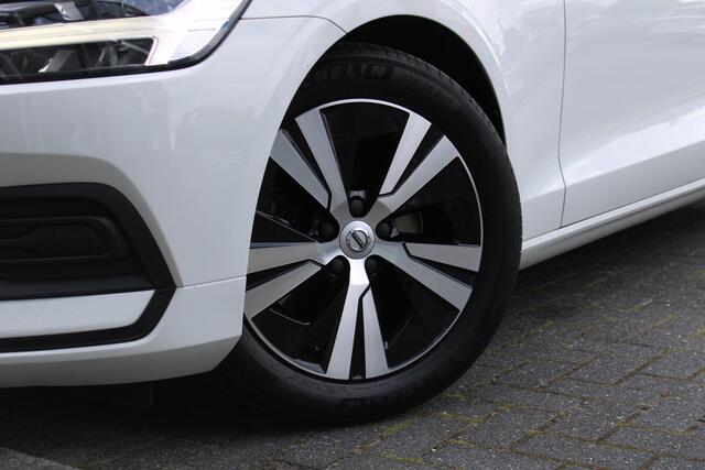 Volvo V60 B3 Automaat Momentum Advantage | Cruise Control | AppleCarplay/Android Auto | PDC achter | 17" LMV