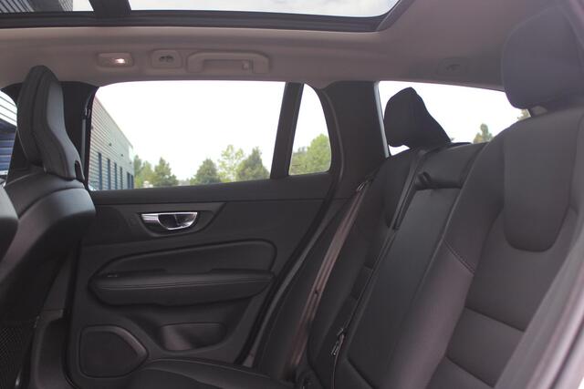 Volvo V60 2.0 B3 175PK PLUS DARK MILD HYBRID | PANORAMISCH SCHUIF/KANTELDAK | PREMIUM AUDIO HARMAN/KARDON | NAVIGATIE VIA GOOGLE AUTO | APPLE CARPLAY / ANDROID AUTO | FULL-LED ACTIVE HIGH BEAM KOPLAMPEN MET ADAPTIEVE BOCHTVERLICHTING EN EXTRA HOGE LICHOPBRENGST| LE