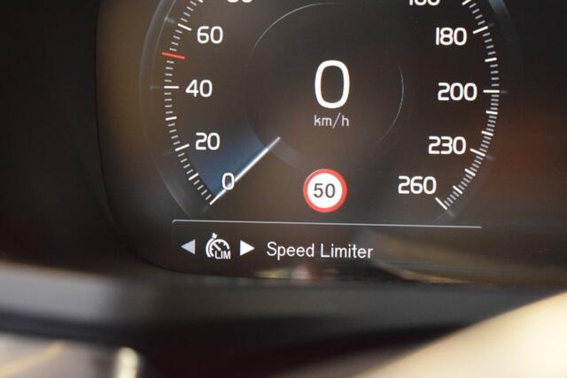 Volvo V60 2.0 T6 340pk AUT8 R-Design Twin Engine AWD Trekhaak 2000kg/ Adapt. Cruise/ Leer/ Stoelverw./ Camera
