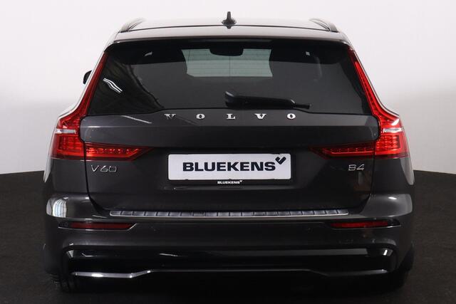 Volvo V60 B4 Plus Dark - IntelliSafe Assist & Surround - 360º Camera - Harman/Kardon audio - Adaptieve LED koplampen - Verwarmde voorstoelen, stuur & achterbank - Parkeersensoren voor & achter - Elektr. bedienb. voorstoelen met geheugen - Draadloze tel. lader - Sta