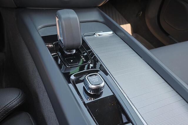 Volvo V60 B4 Plus Dark - IntelliSafe Assist & Surround - 360º Camera - Harman/Kardon audio - Adaptieve LED koplampen - Verwarmde voorstoelen, stuur & achterbank - Parkeersensoren voor & achter - Elektr. bedienb. voorstoelen met geheugen - Draadloze tel. lader - Sta