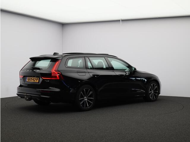 Volvo V60 2.0 T6 Plug-in hybrid AWD Plus Dark / Trekhaak / Panoramadak / Harman kardon / 360 Camera / Elektrische Stoelen / Stoel + Stuurverwarming / BLIS / Keyless /