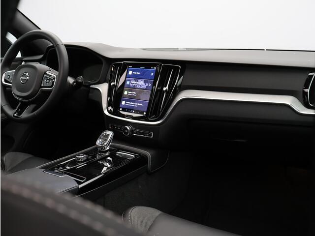 Volvo V60 2.0 T6 Plug-in hybrid AWD Plus Dark / Trekhaak / Panoramadak / Harman kardon / 360 Camera / Elektrische Stoelen / Stoel + Stuurverwarming / BLIS / Keyless /