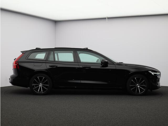 Volvo V60 2.0 T6 Plug-in hybrid AWD Plus Dark / Trekhaak / Panoramadak / Harman kardon / 360 Camera / Elektrische Stoelen / Stoel + Stuurverwarming / BLIS / Keyless /