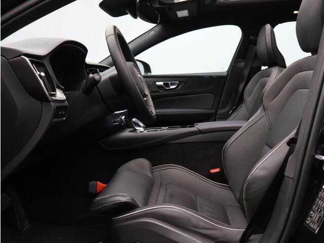 Volvo V60 2.0 T6 Plug-in hybrid AWD Plus Dark / Trekhaak / Panoramadak / Harman kardon / 360 Camera / Elektrische Stoelen / Stoel + Stuurverwarming / BLIS / Keyless /