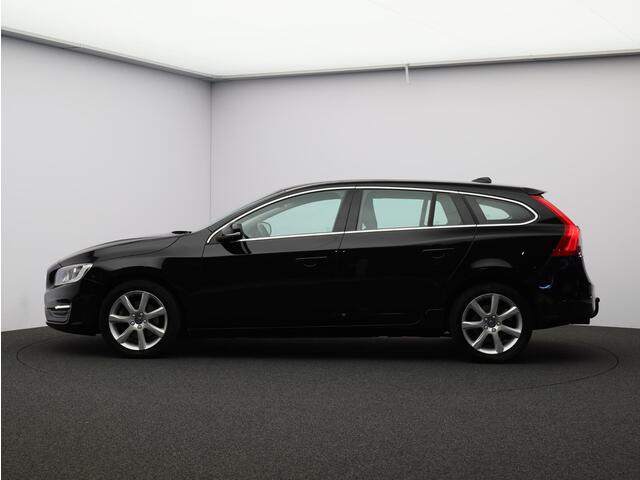 Volvo V60 1.5 T3 Momentum / Trekhaak / Parkeersensoren Achter / All-Seasonbanden / Airco / Navigatie /