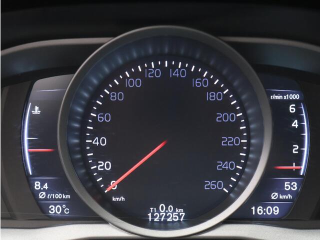 Volvo V60 1.5 T3 Momentum / Trekhaak / Parkeersensoren Achter / All-Seasonbanden / Airco / Navigatie /