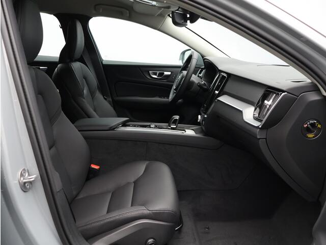 Volvo V60 2.0 B4 Essential Edition / Adaptive Cruise / Lederen Bekleding / Stoel + Stuurverwarming / BLIS / Parkeercamera / Pilot Assist /