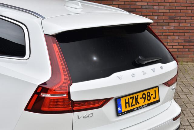 Volvo V60 T6 350PK Plug-in hybrid AWD Essential Edition | Trekhaak | Climate Pack | Moritz leder | Driver Assist Pack | 19'' |